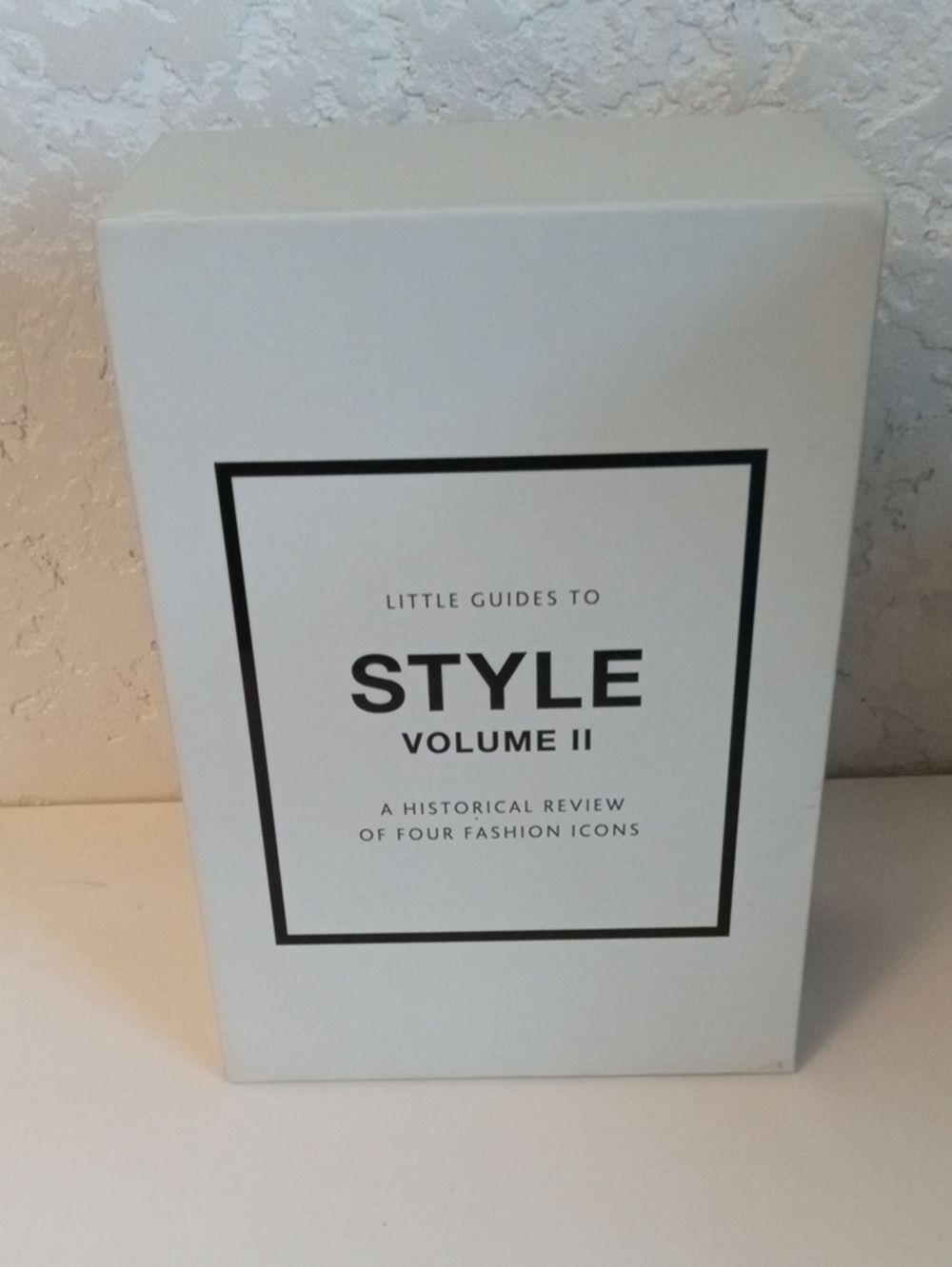 Set Of 4 Books Louis Vuitton, YSL, CL, and SCHIAPARELLI Coffee Table Books - Picture 2 of 3